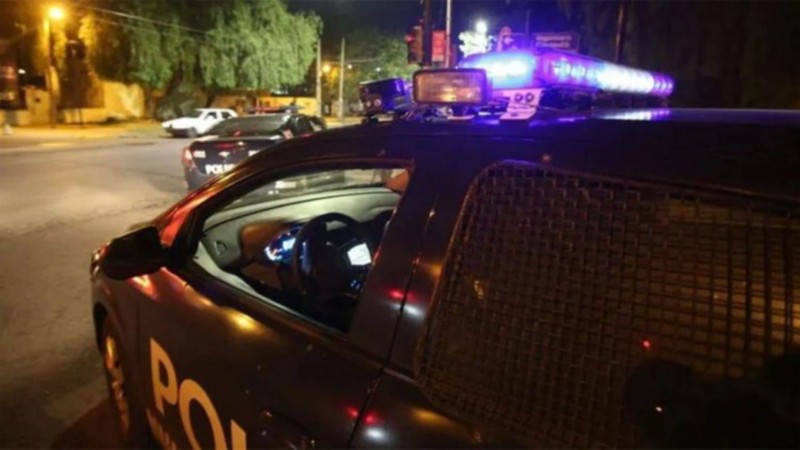 Discutió con su novia, luego la roció con alcohol y le prendió fuego